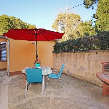 Apartment In Stoja Mit Terrasse Und Grill Pula