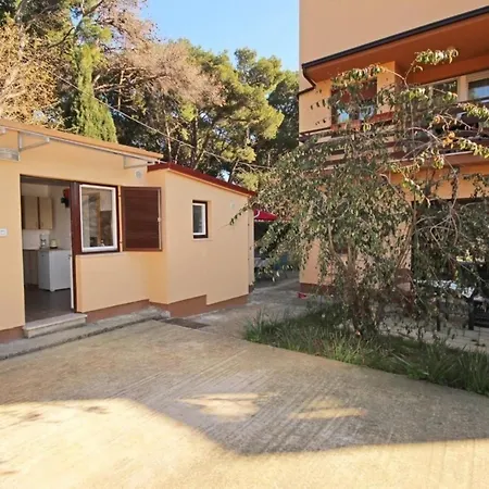 In Stoja Mit Terrasse Und Grill Apartment *